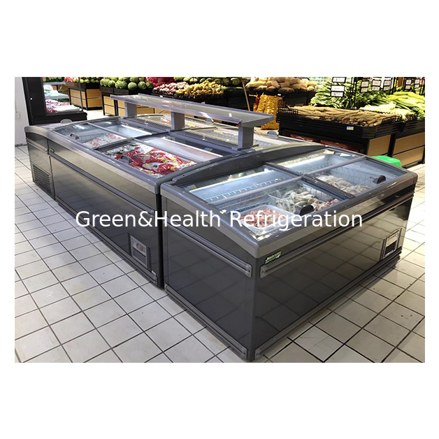 سوپرمارکت‌ها از یخچال‌های جزیره‌ای برای نگهداری مواد غذایی منجمد در دمای پایین استفاده می‌کنند.